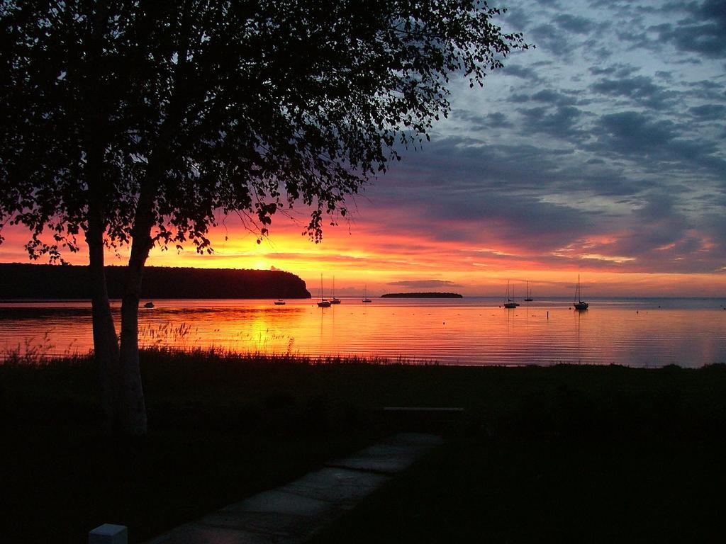 Edgewater Resort Ифрейм Екстериор снимка