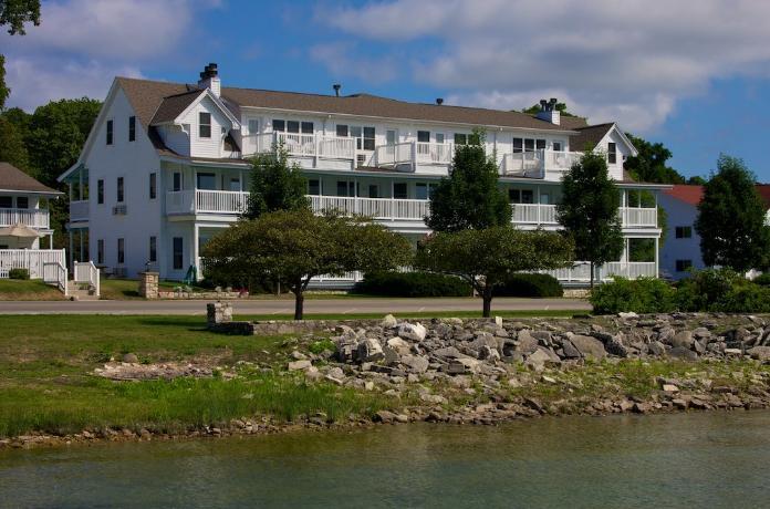 Edgewater Resort Ифрейм Екстериор снимка